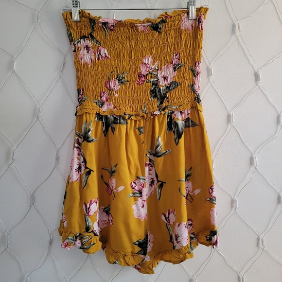 - Derek Heart Gold Floral Romper • Flirty • Size Medium - Picture 5 of 6